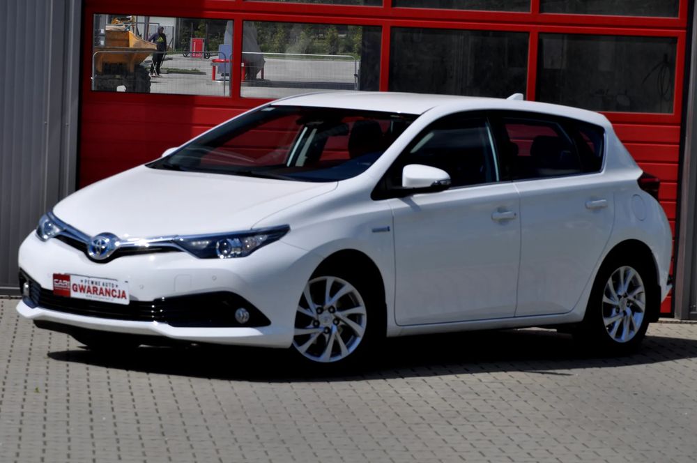 Toyota Auris II (2012-) 2016