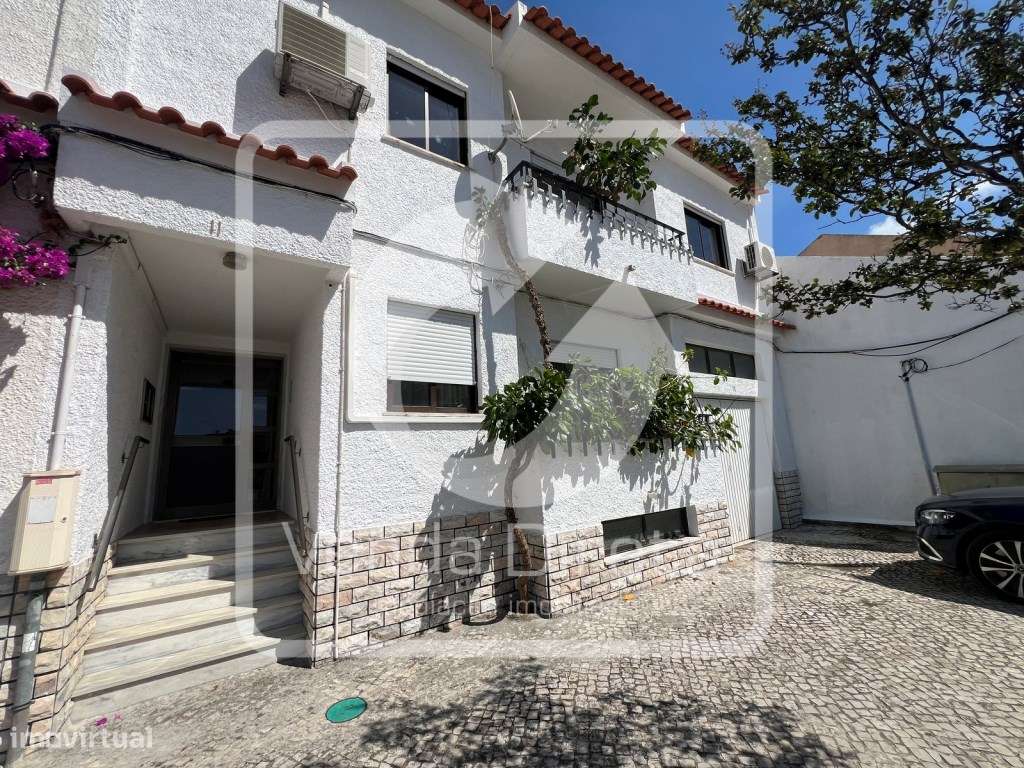 Andar de moradia T3 com garagem, Barreiro-0