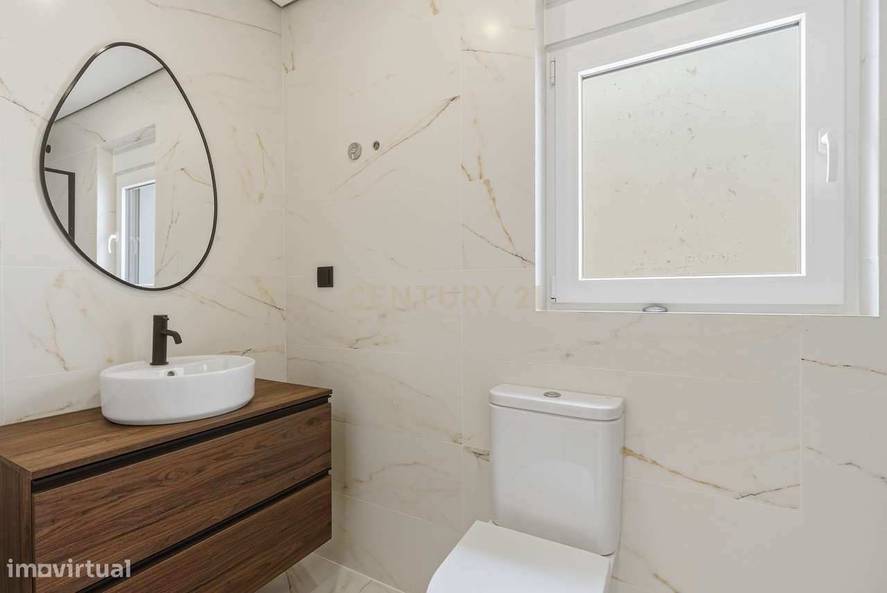 Moradia Renovada com Jardim, no Sarge-20