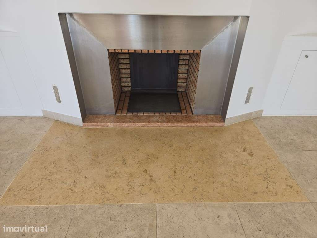 Moradia T5 com Terraço e Piscina-32