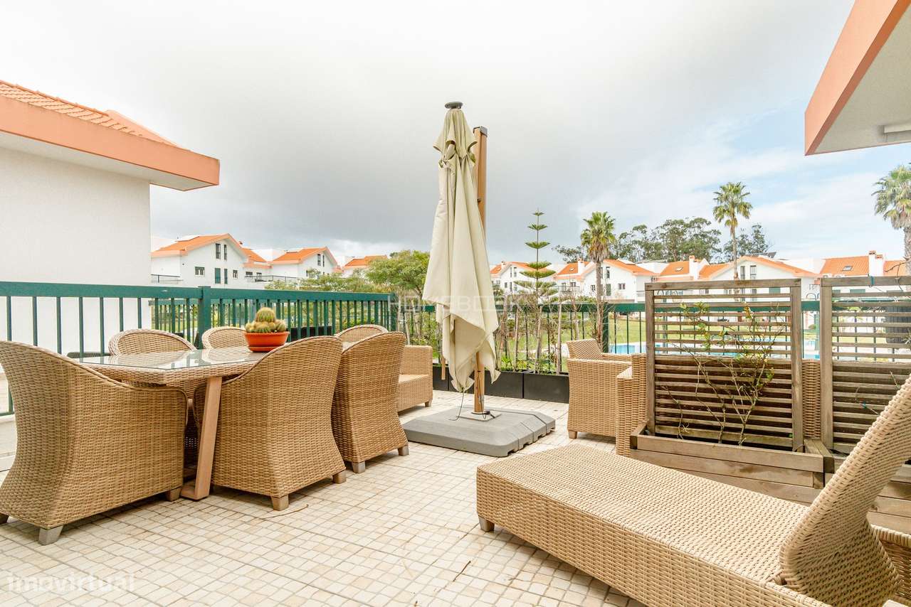 Moradia T5 renovada em condomínio fechado com piscinas, campo de ténis-25