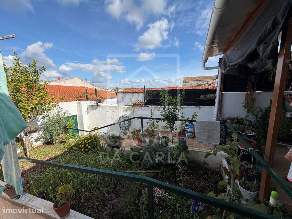 Moradia T2 remodelada com quintal em Alfundão-18
