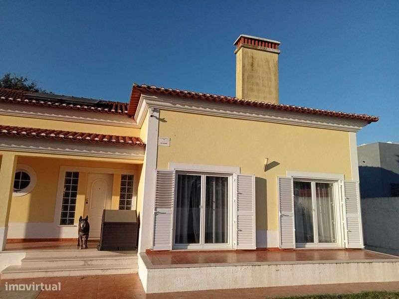 Moradia térrea inserida em terreno urbano ( 2000 m2) / Particular - Grande imagem: 5/6