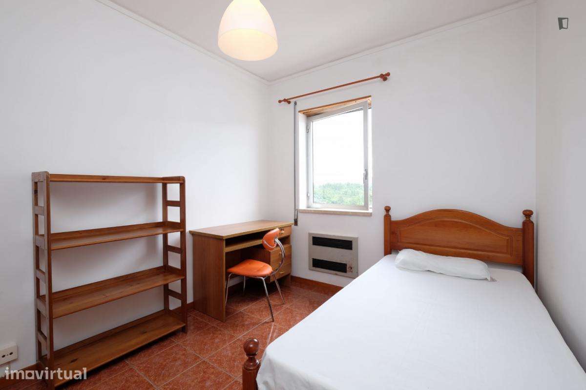 Quarto - localizado em Conchada Coimbra - Grande imagem: 2/7