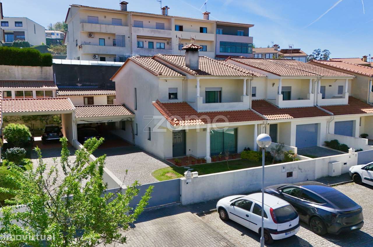Moradia T3 Com Jardim Em Mogege
