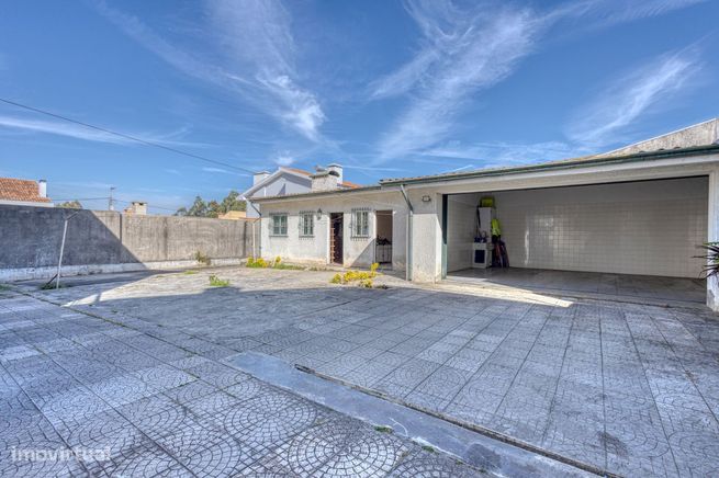 Moradia T5 em S. Félix da Marinha com garagem próximo da praia-33