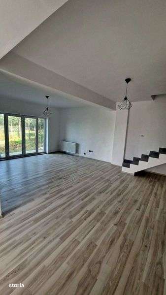 Case duplex de vanzare - Imagine principală: 5/8