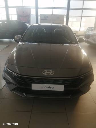 Hyundai Elantra 1.6 l 123 CP 6MT Highway - 8