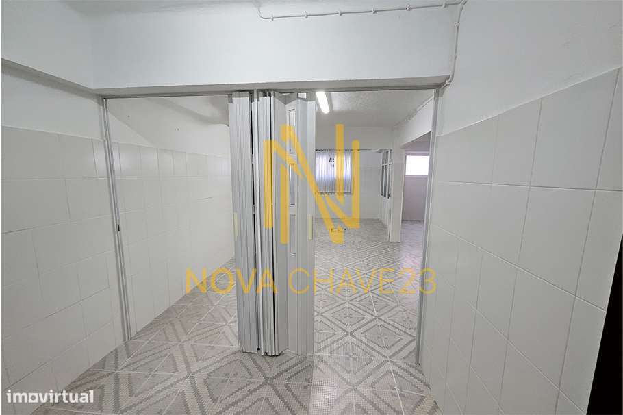 Armazém de 136m² na Avenida Santa Maria –Espaçoso, Luminoso e Versátil-5