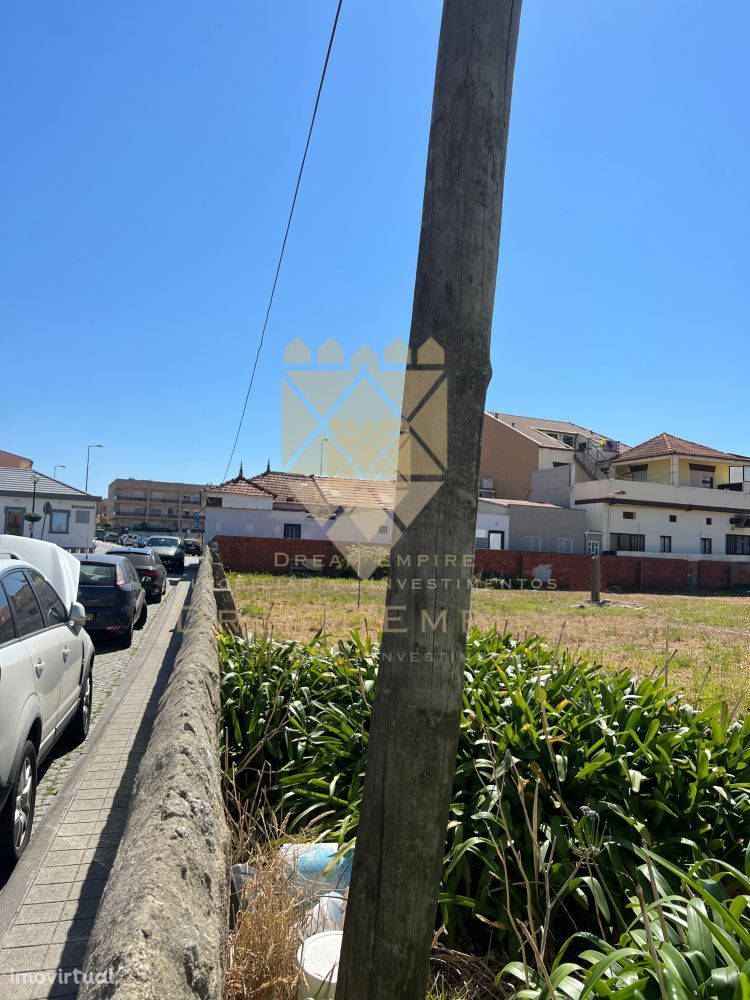 Terreno para venda a 230m da praia de Angeiras