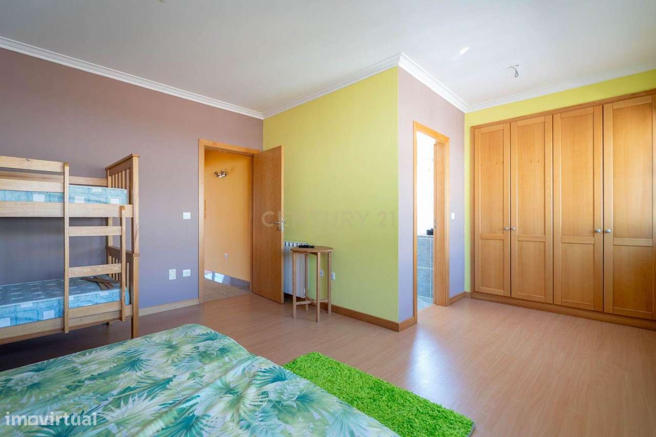 Moradia T3 - C/ espaço exterior e piscina-47