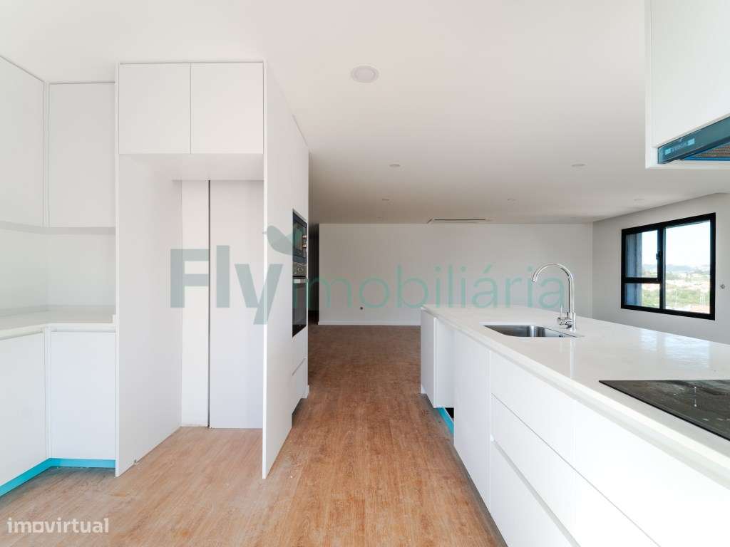 Apartamento T3 com excelente áreas em zona central de Lousada-16