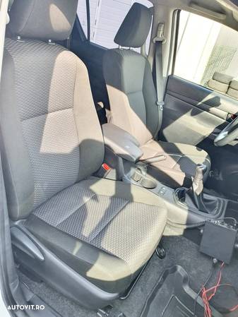 Toyota Hilux 2.4D 150CP 4x4 Double Cab 6MT Comfort - 13