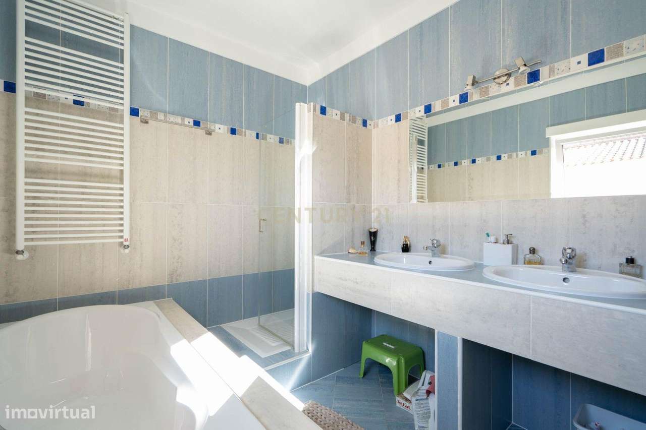 Moradia T3 - C/ espaço exterior e piscina-42