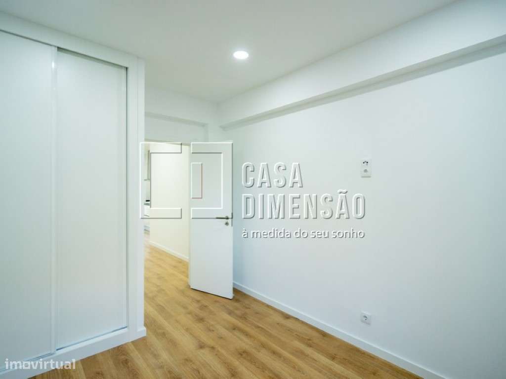 Apartamento de tipologia T3 com varanda, mobilado e equipado em Ben...-24