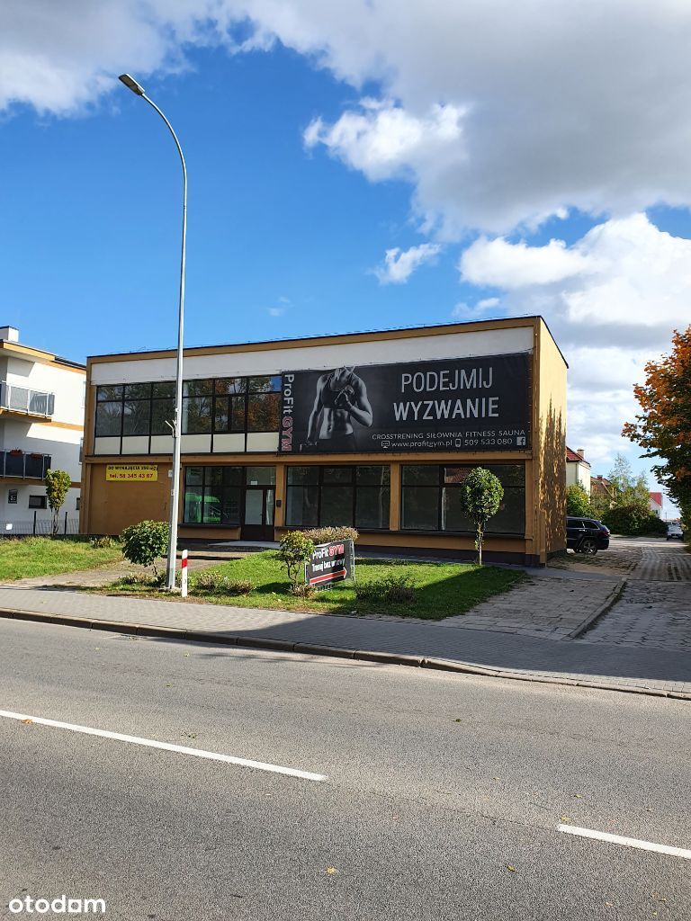 Budynek usług-handl z parkingiem blisko centrum