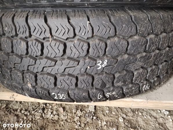 Goodyear 235/65/16c nr 38 - 1