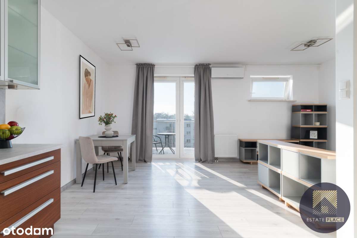 Funkcjonalna kawalerka z klimą i balkonem-0