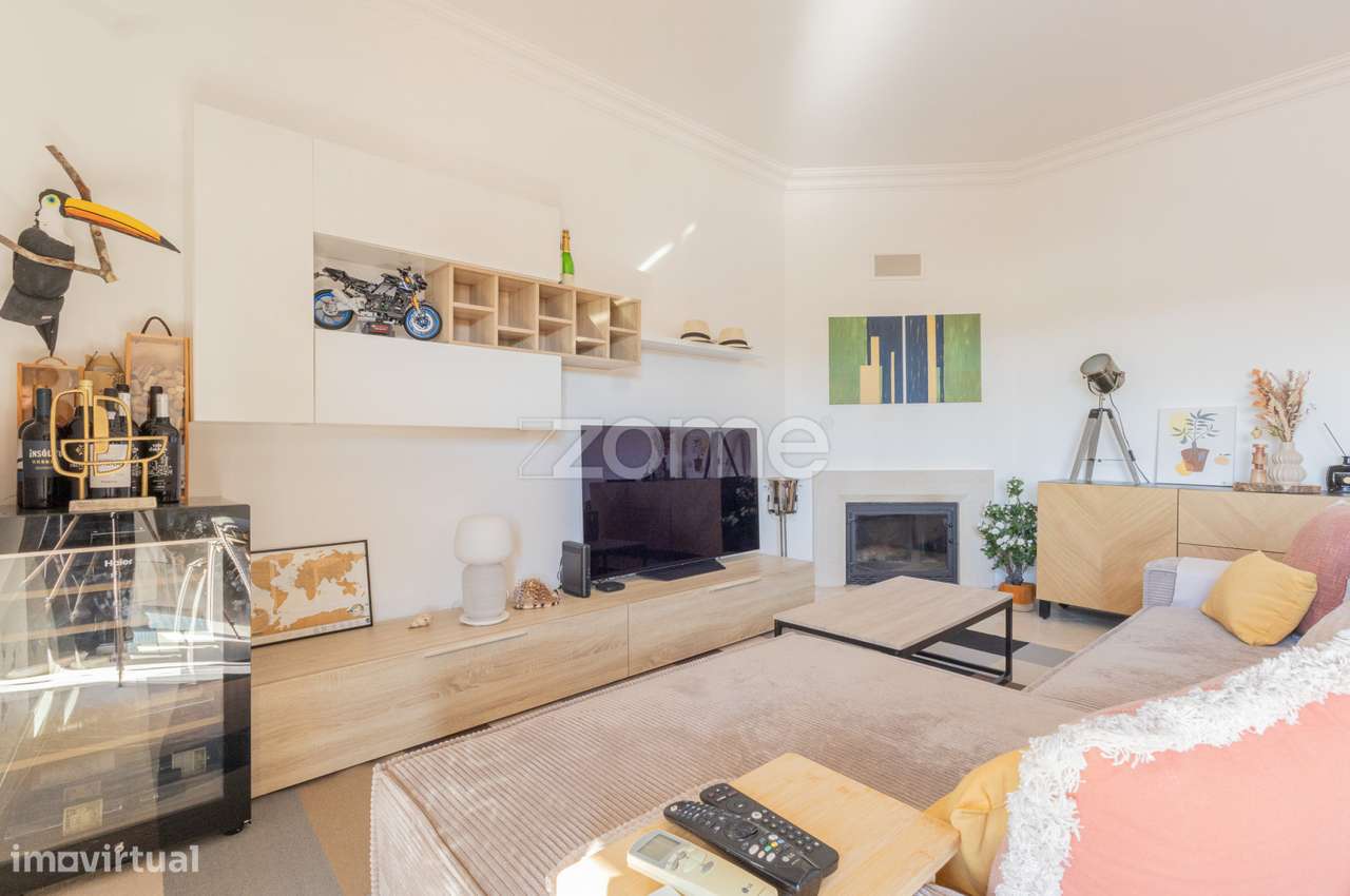 Apartamento T2 com logradouro privativo, box e lugar de estacionamento - Grande imagem: 3/27