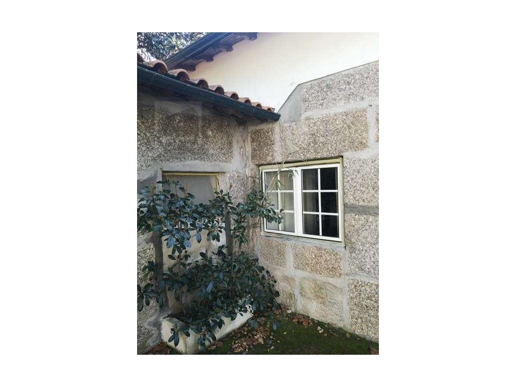 Condomínio com 6 Moradias V2 /V3 Mobiladas e Equipadas-42