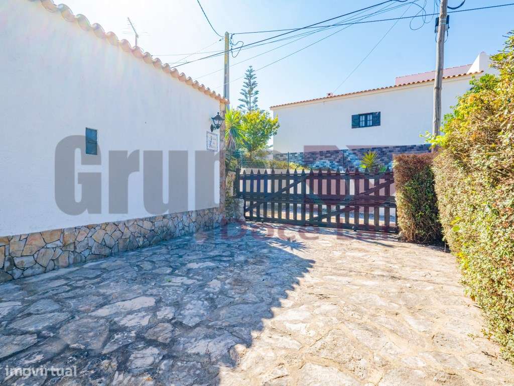Moradia Isolada T3 com Piscina em Sesimbra-11