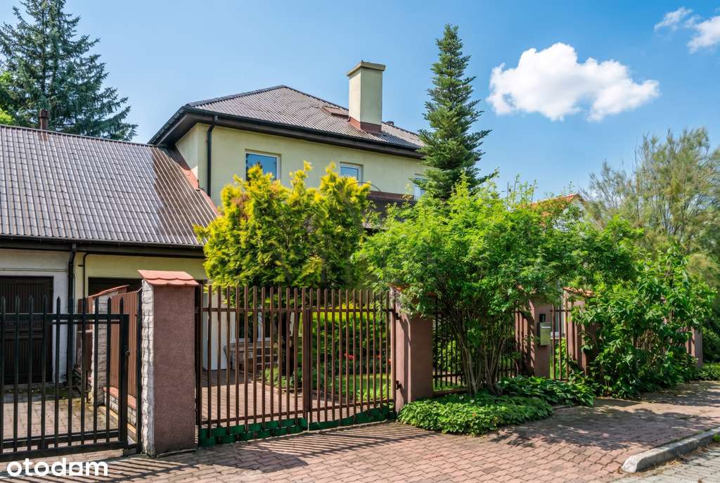 Dom na zielonym osiedlu, Nadarzyn