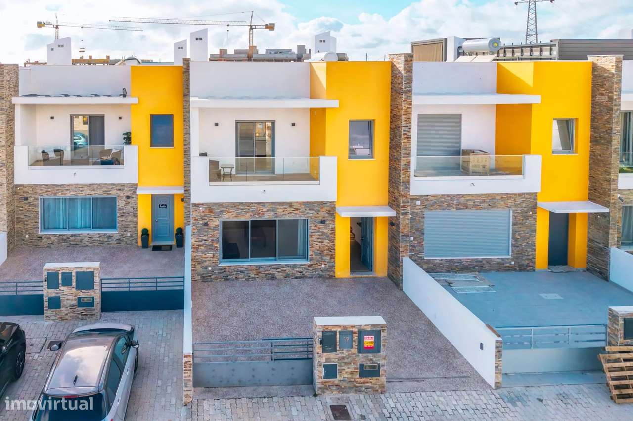 Moradia T3 Moderna com Terraço, Varandas e Estacionamento em Quelfes – - Grande imagem: 4/60