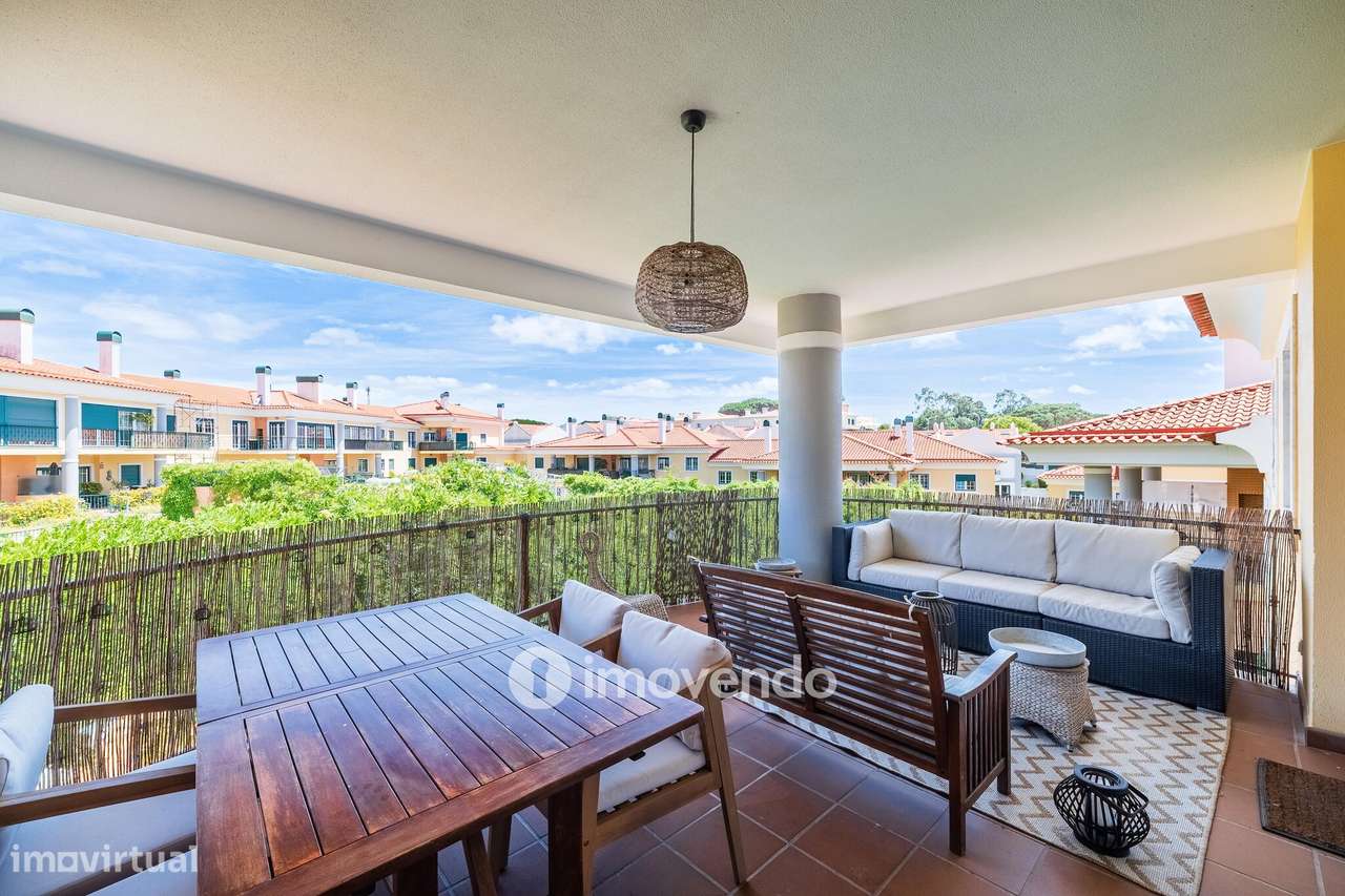 Apartamento T3 com garagem, em condomínio com piscina, em Bicesse-4
