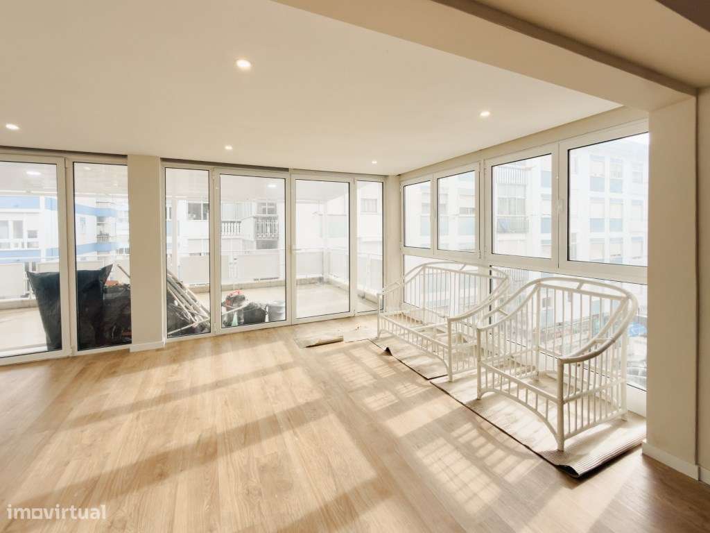 Apartamento T3 Renovado com Terraço em Odivelas - Grande imagem: 2/32