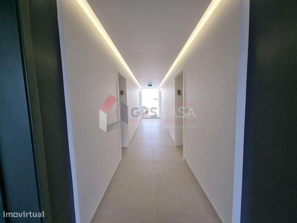 Apart. T2 no Coração da Praia da Vitória! - Grande imagem: 4/25