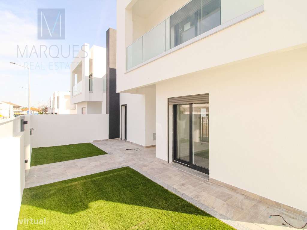 Moradia V4 com Garagem e Logradouro em Vale de Milhaços - Corroios - Grande imagem: 4/39