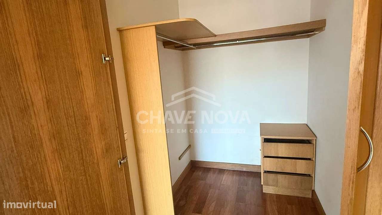 Apartamento T2 com garagem Box em Espinho (250m praia)-9