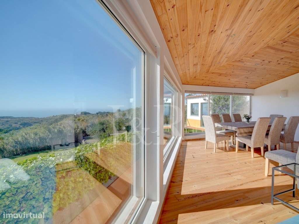 Moradia T2+3 com jardim e vista mar na Azóia, Sintra-23
