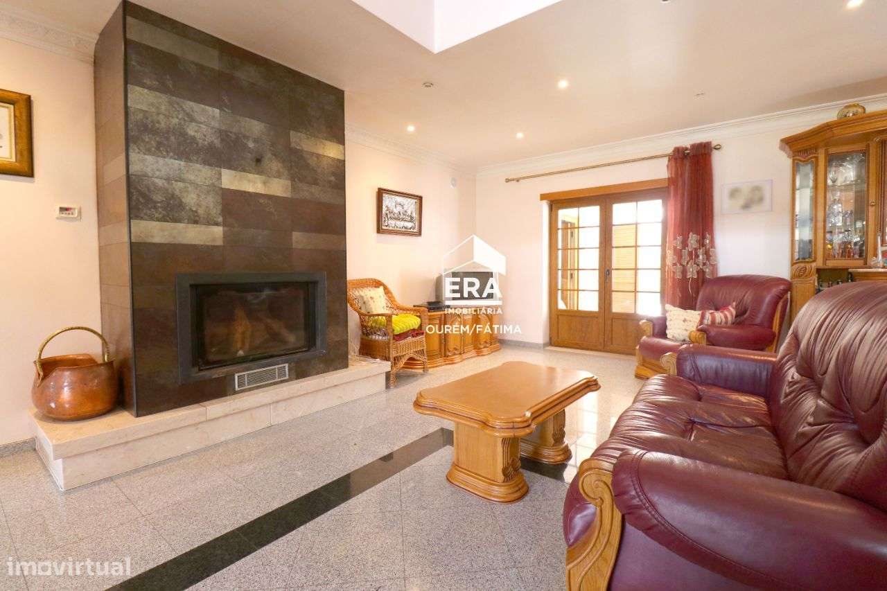 Moradia T5 localizada em Gondemaria, Ourém - Grande imagem: 4/39