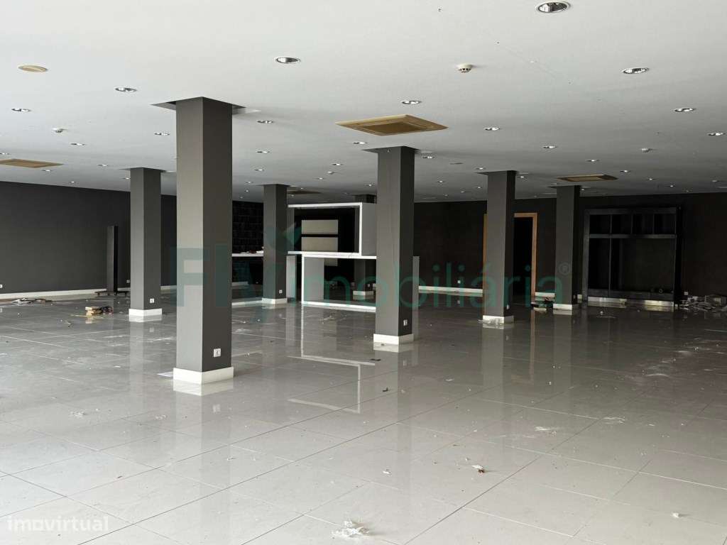 Pavilhão à Venda - Excelente Localização e Alto Potencial - Grande imagem: 3/24