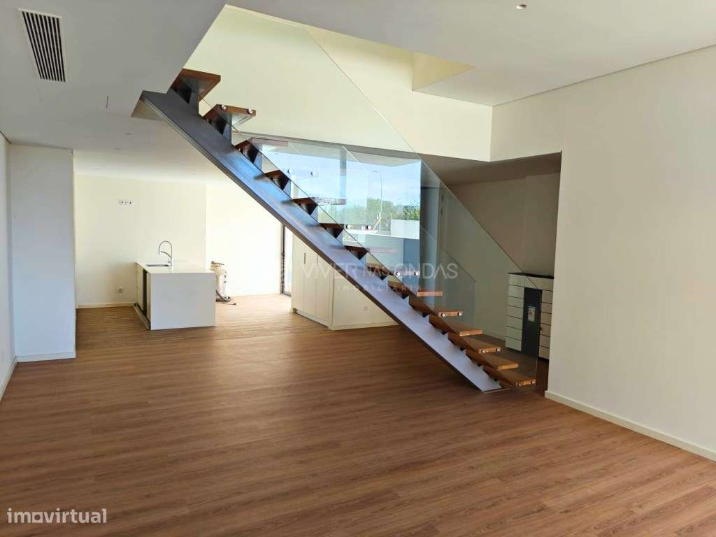 Moradia T3 de luxo, em zona prestigiada de Paredes. - Grande imagem: 5/31