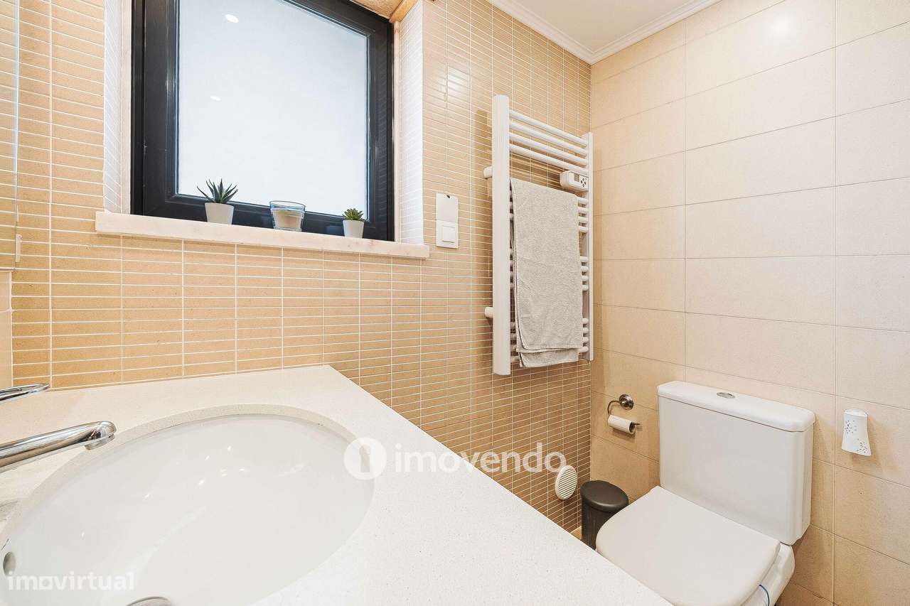 Apartamento T2, com estacionamento e arrecadação, em Vialonga-21