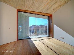 Apartamento T4 com varanda e estacionamento em Campo de Ourique - Grande imagem: 3/35