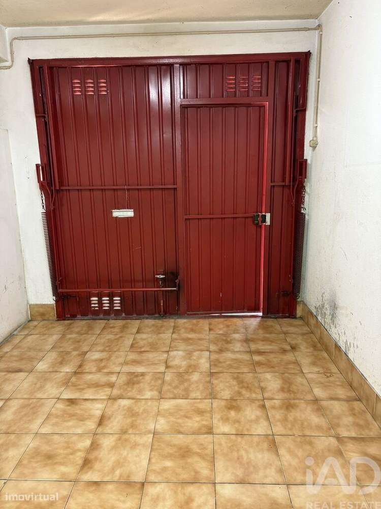 Parque de Estacionamento / Garagem / Box em Montijo e Afonsoeiro de 50 - Grande imagem: 2/3