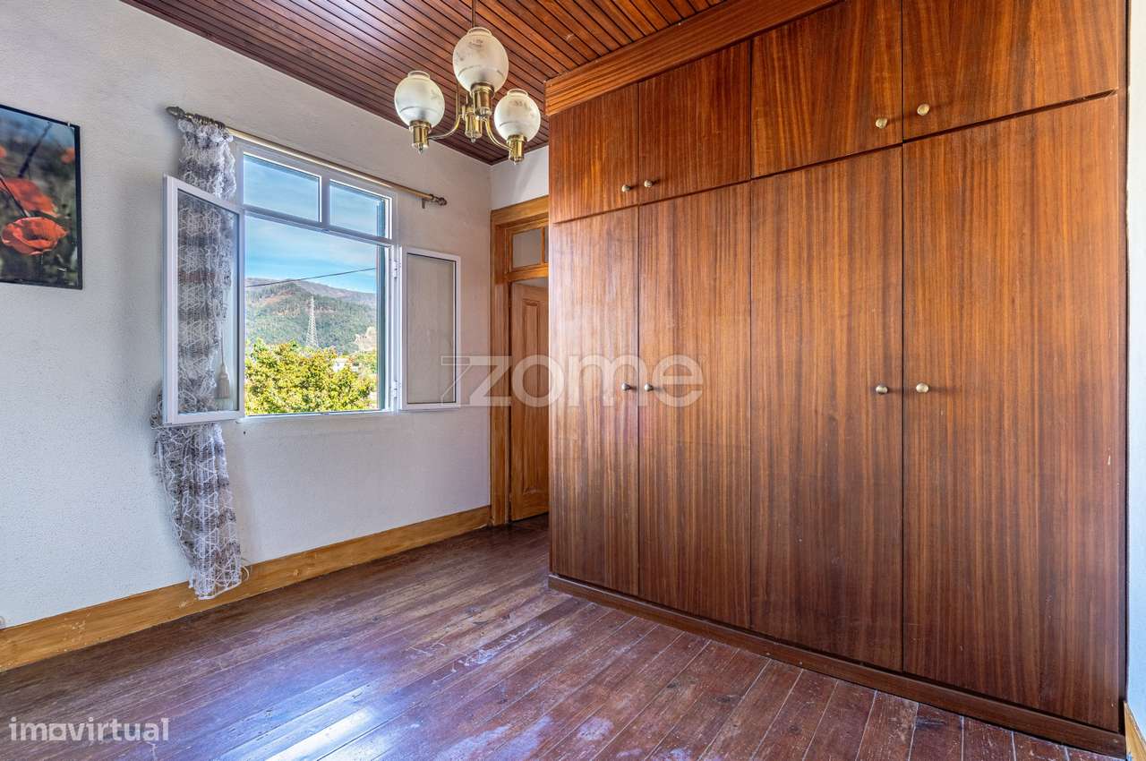 Moradia T6 na Ribeira Brava – Espaço e potencial investimento-12
