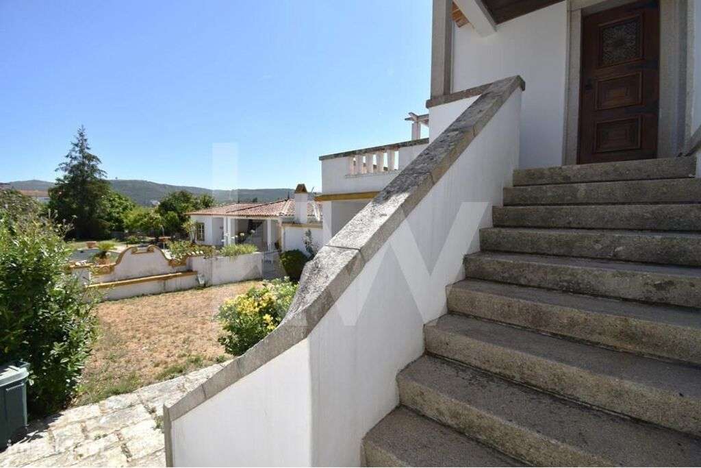 Moradia T4+1| Garagem | Jardim e piscina | Vila Nova de Poiares, Coimb - Grande imagem: 4/51