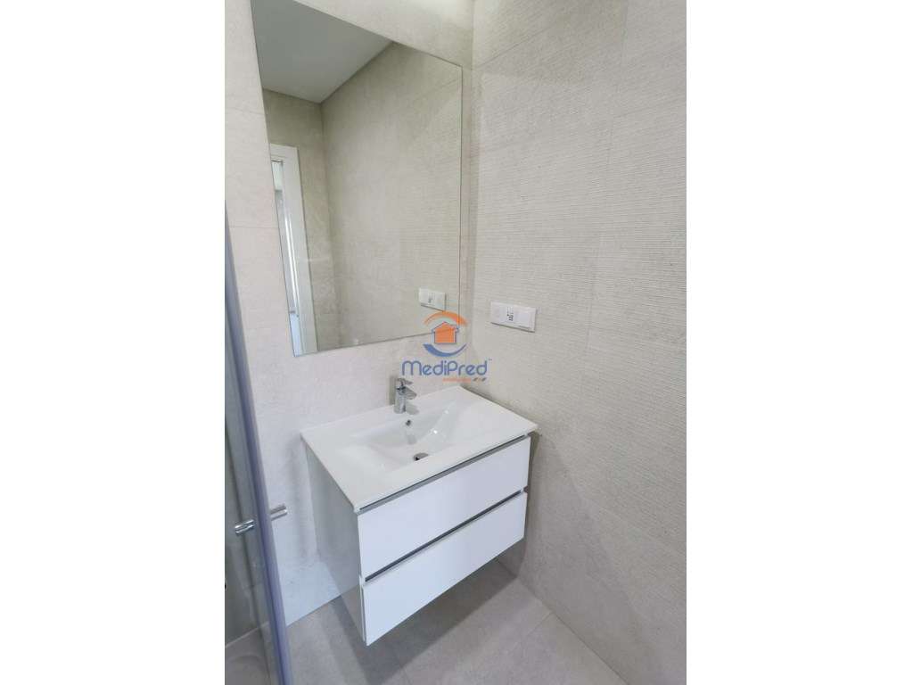 Apartamento T2, em condomínio privado, com BOX | Loures-14