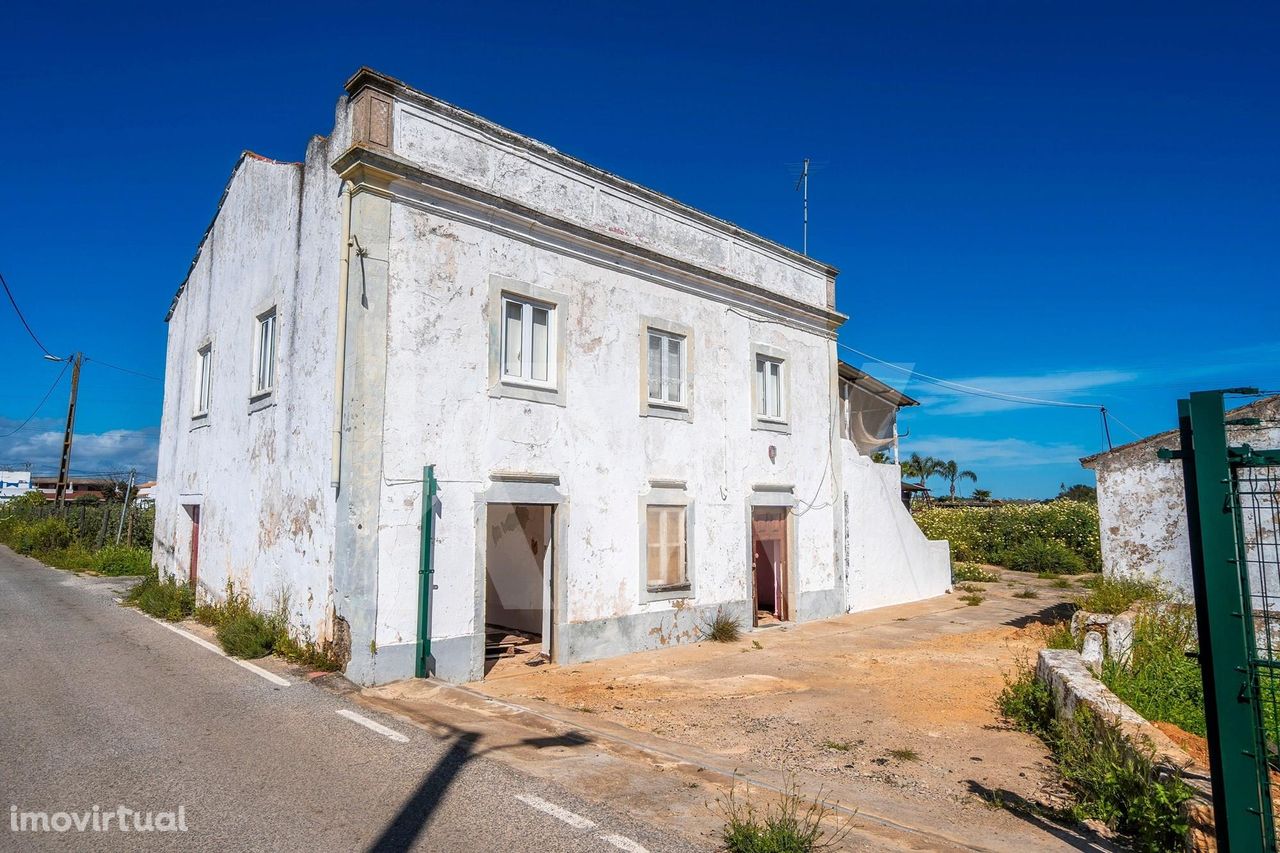 Quinta para venda no Patacão - investimento- Prédio com 3 Fracções + P