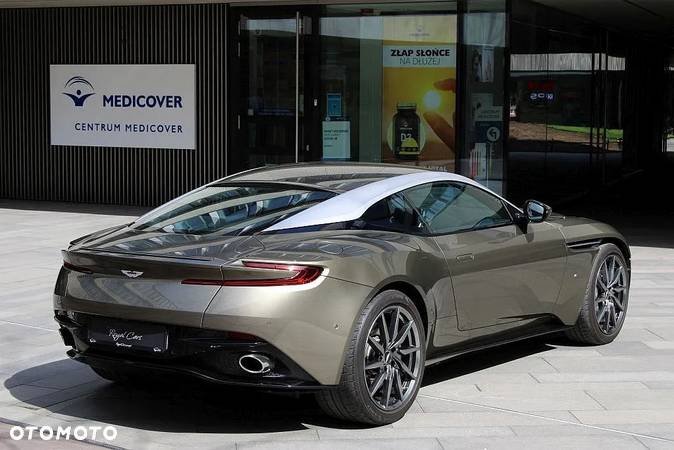 Aston Martin DB11 V12 Coupe - 4