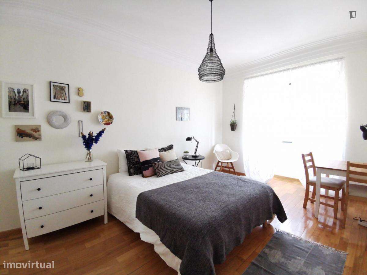Quarto - localizado em Alameda Lisbon - Grande imagem: 2/10