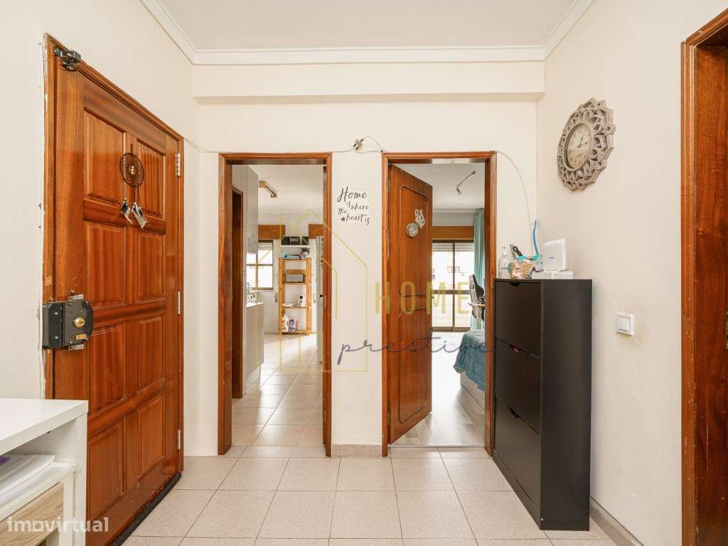 Oportunidade de Investimento | T2 Remodelado no Centro da Moita-12