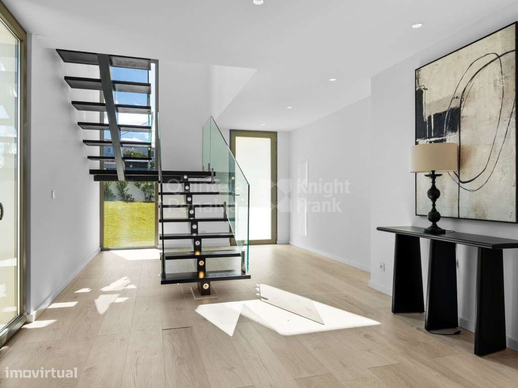 Moradia T4 com jardim e piscina em Fontanelas, Sintra - Grande imagem: 5/25