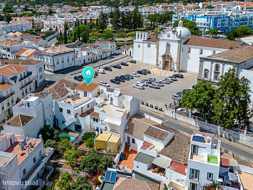 Moradia com Garagem, Piscina, Jardim e amplos Terraços, para venda ...-3