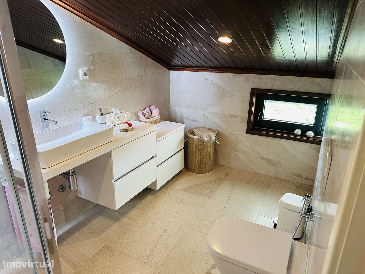 Moradia T4 de charme com grande jardim em zona tranquila-20