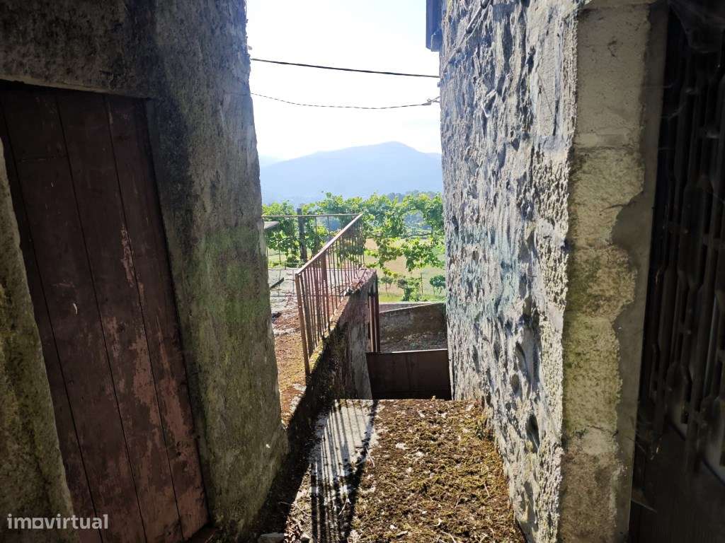 Moradia T3 com terreno em Vilar de Cunhas-18